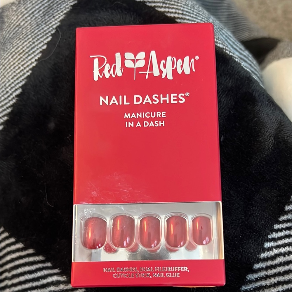 Red Aspen Nail Dashes
